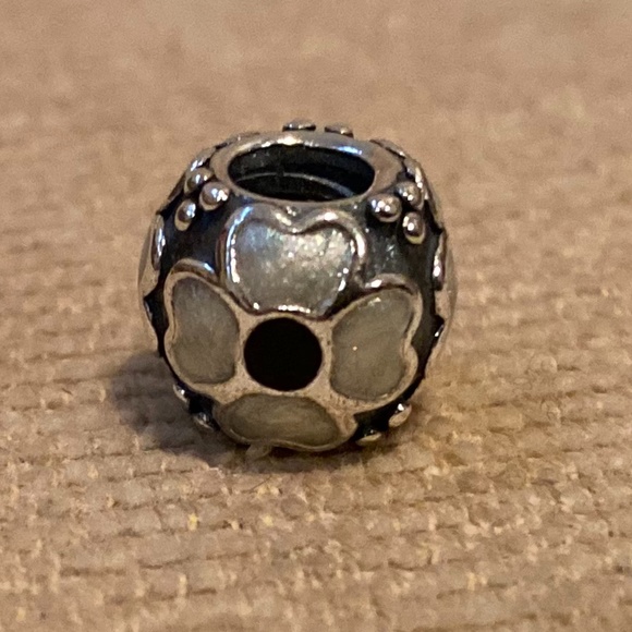 Pandora Daisy White Enamel Charm - Picture 7 of 14